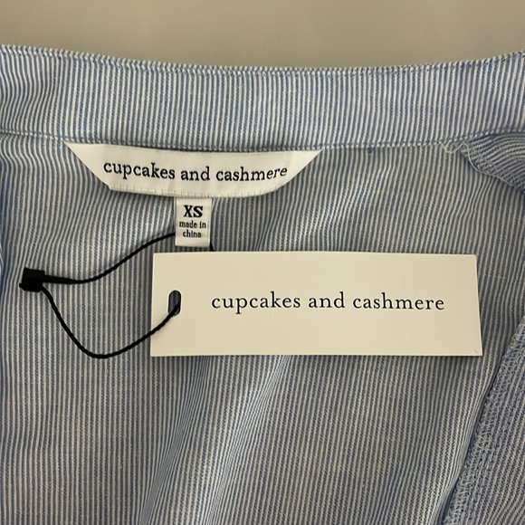 Cupcakes & Cashmere Striped Button Down Top Blue White Ruffled Size XS NWT - Picture 7 of 12